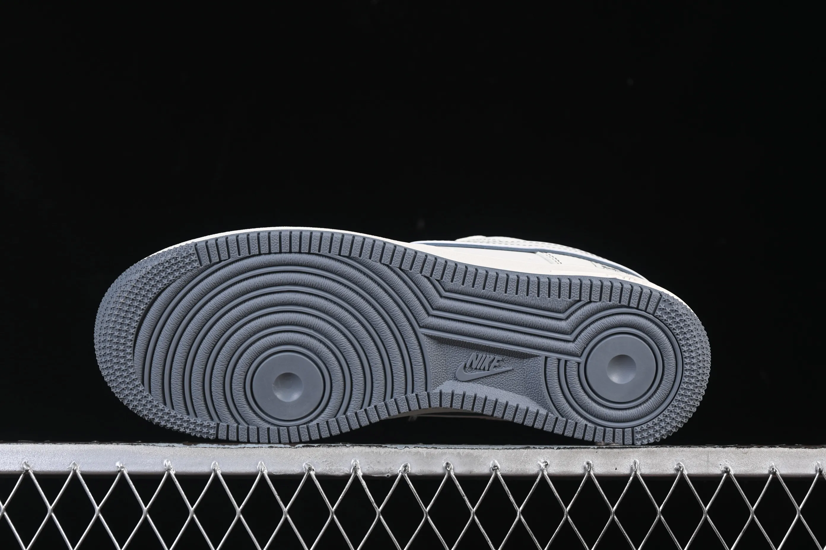 All Categories Nk Air Force 1 Air Force Series Nk Air Force 1 Low Air Force Low Nike Air Force 1'07 Low Rice Dark Gray Bugs Bunny Air Force One Low Casual Shoes JP8028-014
